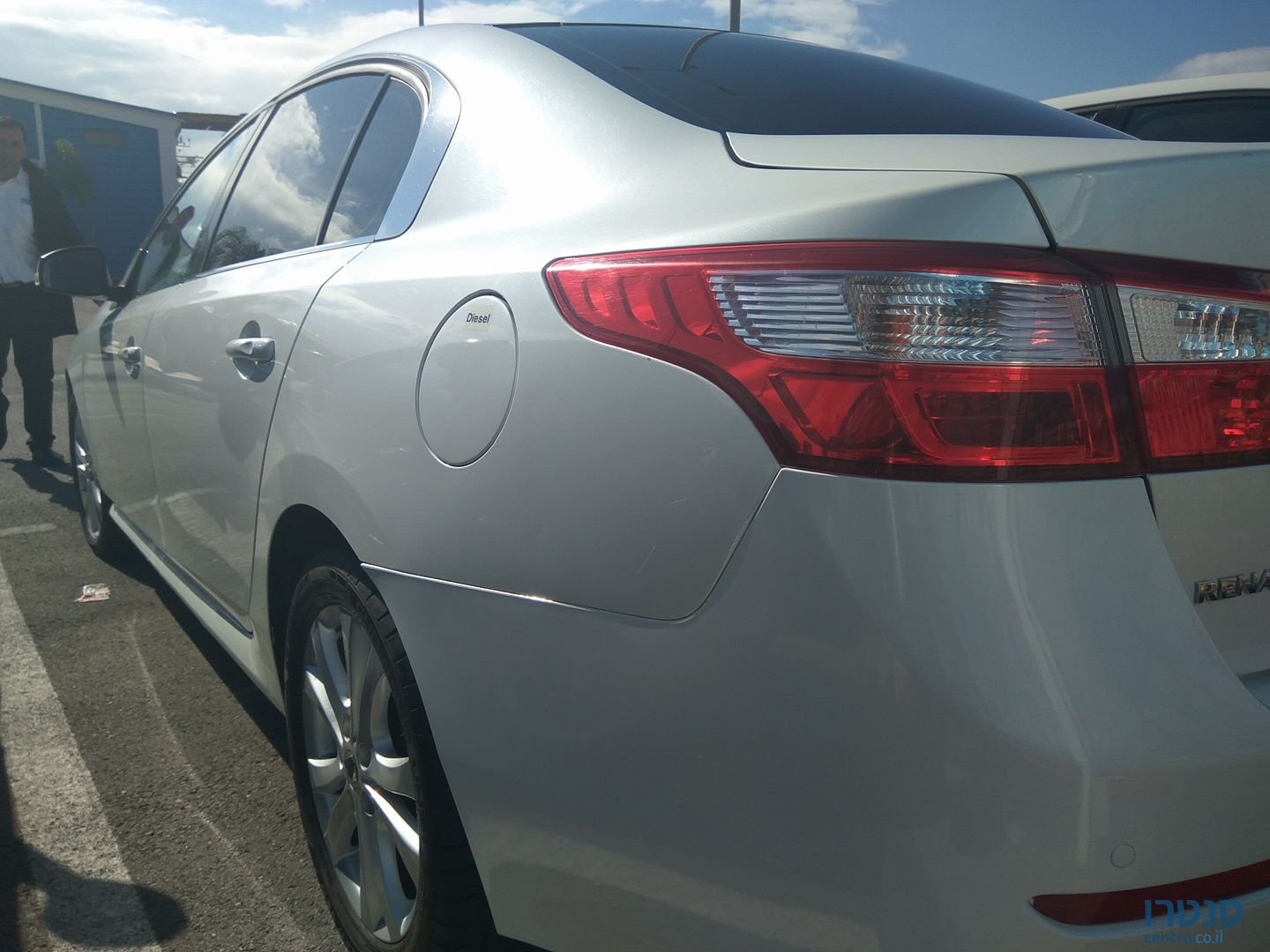2013' Renault Latitude EX photo #5