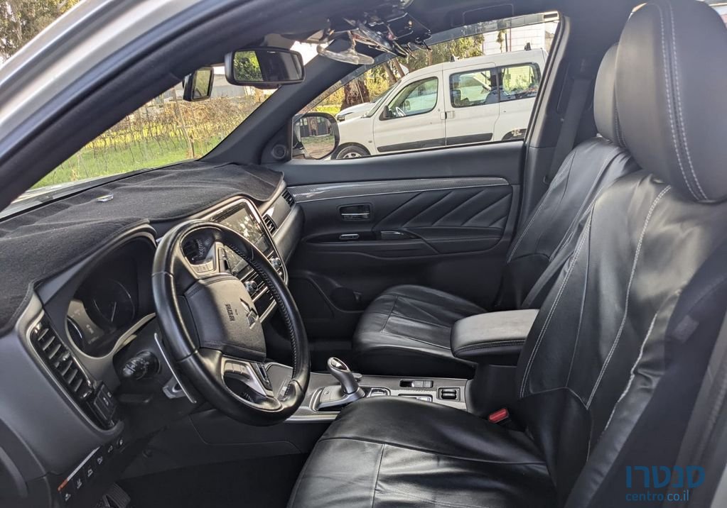 2020' Mitsubishi Outlander מיצובישי אאוטלנדר photo #5