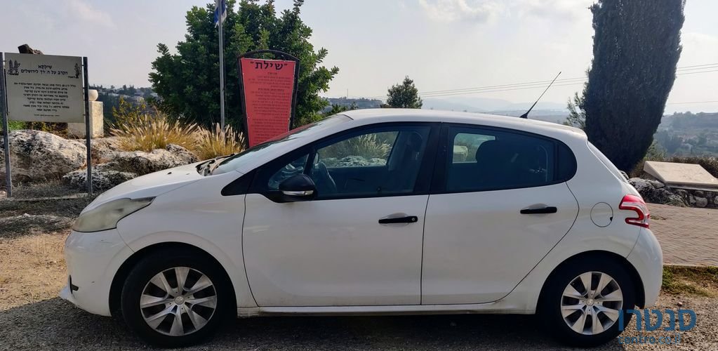 2014' Peugeot 208 פיג'ו photo #3