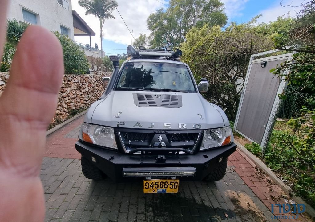 2004' Mitsubishi Pajero מיצובישי פג'רו photo #4
