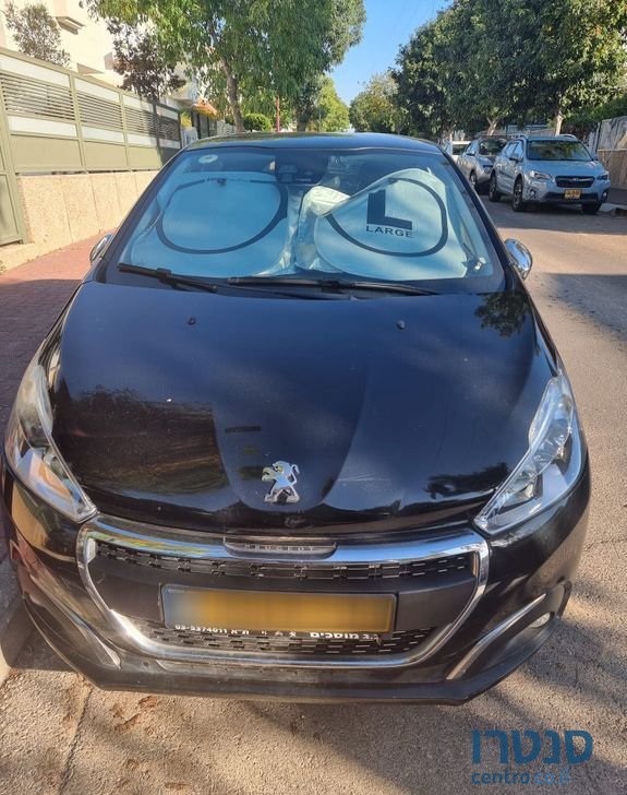 2020' Peugeot 208 פיג'ו photo #2