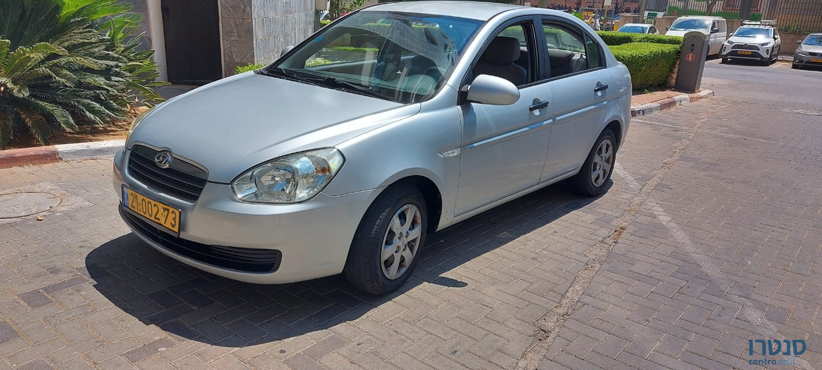 2010' Hyundai Accent photo #5