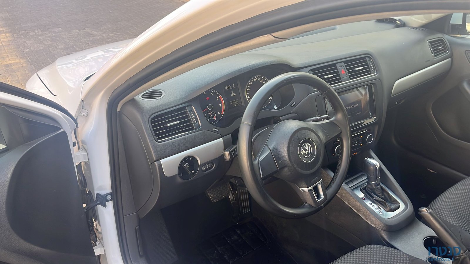 2014' Volkswagen Jetta photo #4