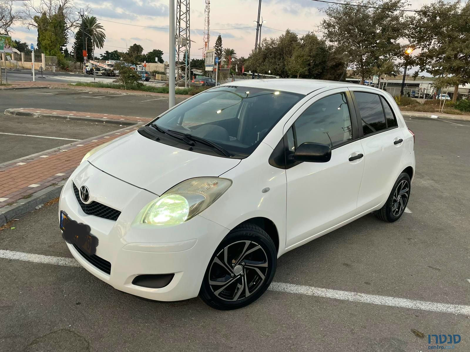 2010' Toyota Yaris טויוטה יאריס photo #5