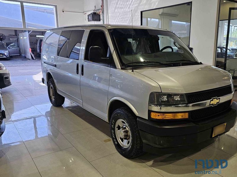 2021' Chevrolet SAVANA photo #2