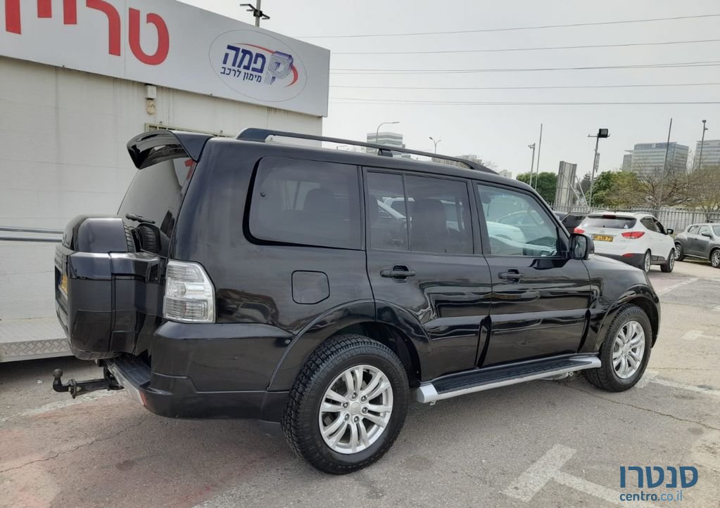 2016' Mitsubishi Pajero מיצובישי פג'רו photo #2