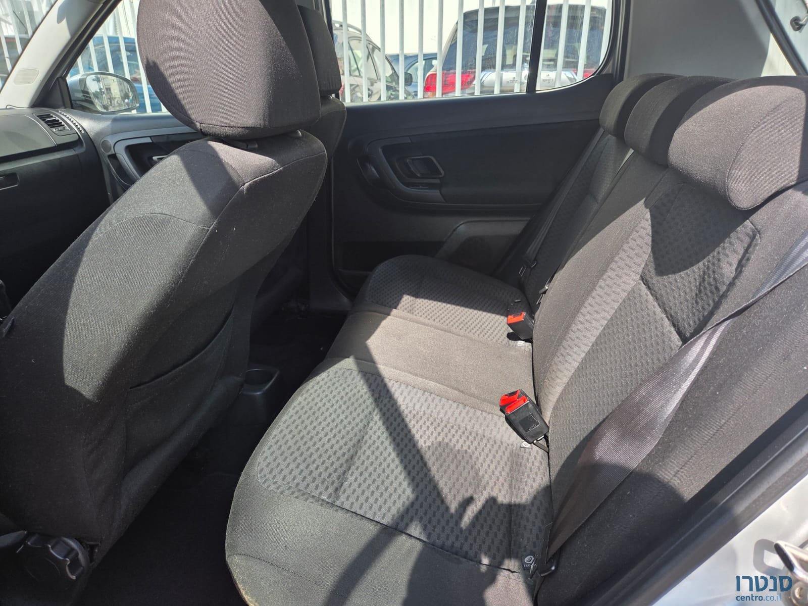 2011' Skoda Fabia photo #4