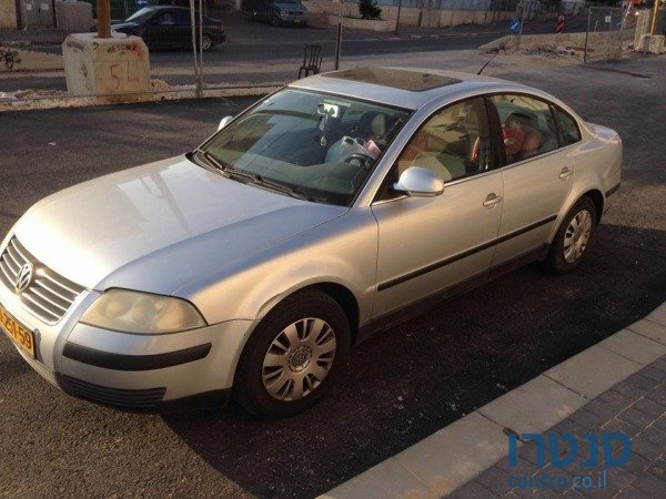 2005' Volkswagen Passat photo #3