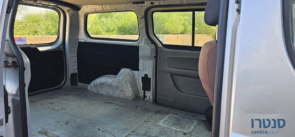 2009' Hyundai i800 photo #5