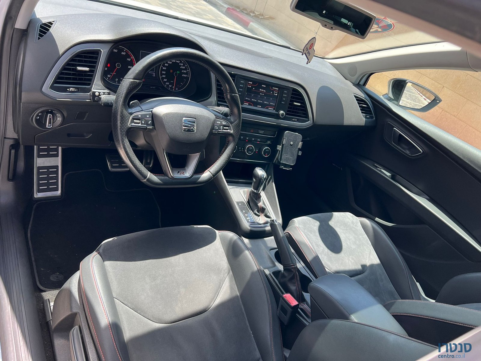 2016' SEAT Leon photo #5