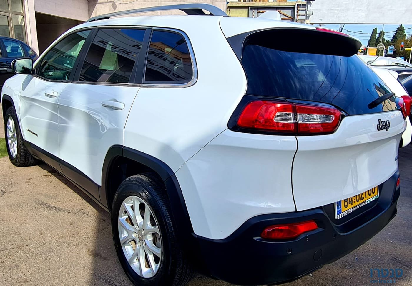 2017' Chrysler Jeep Cherokee photo #4