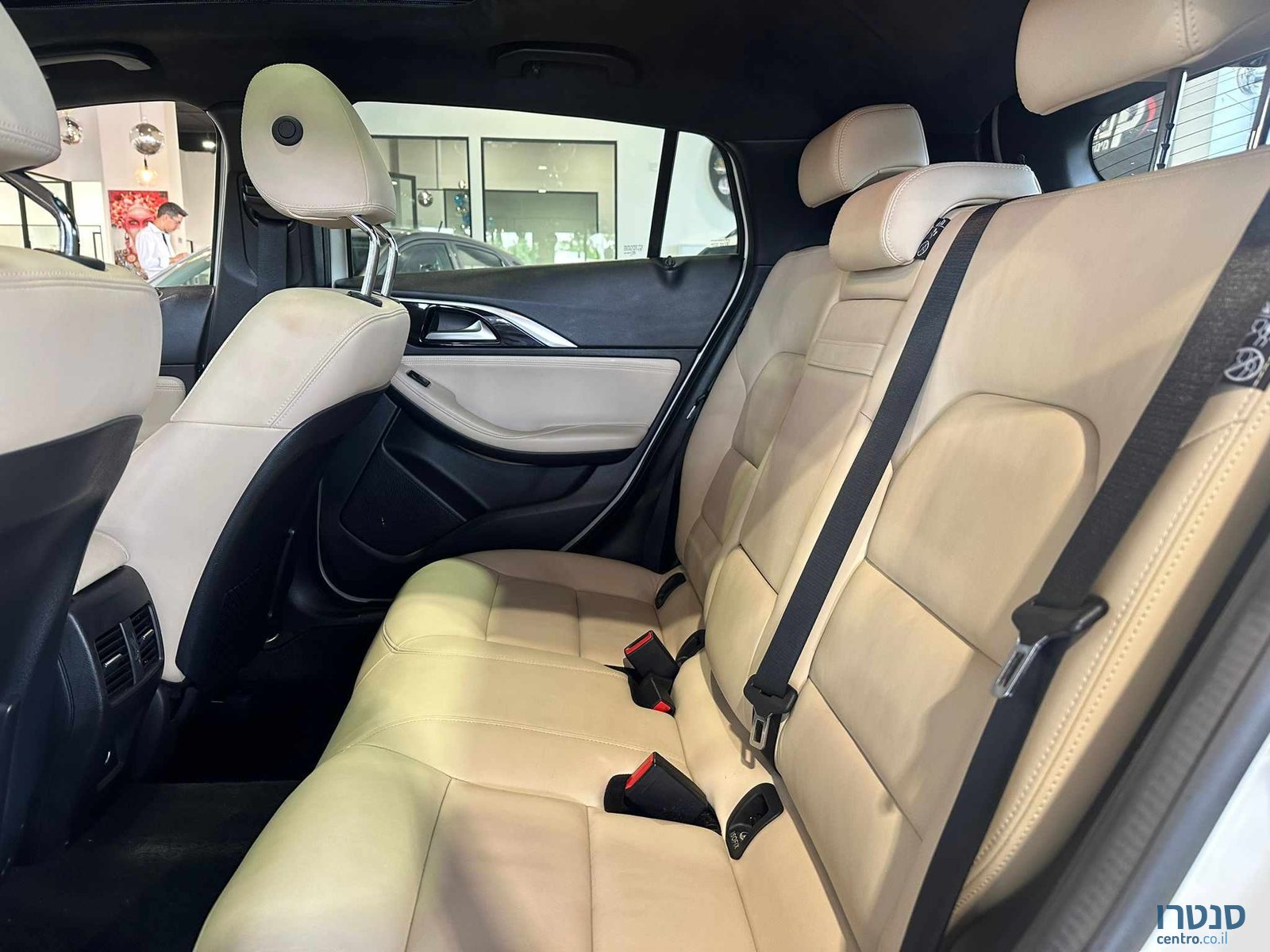 2019' Infiniti QX30 photo #7