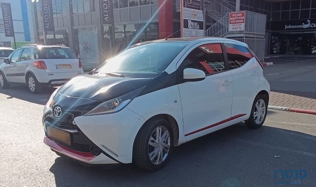2017' Toyota Aygo טויוטה אייגו photo #2