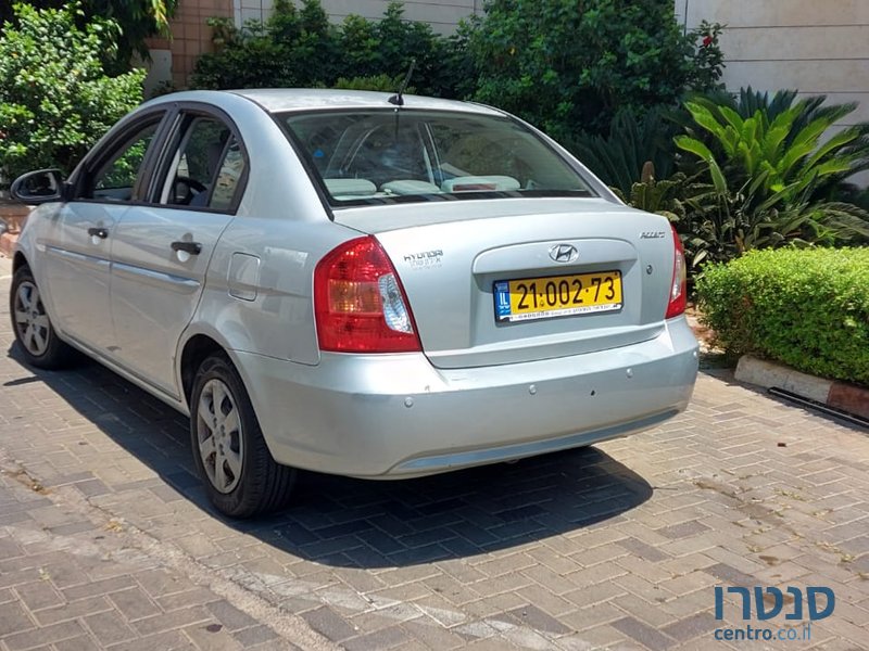 2010' Hyundai Accent photo #3