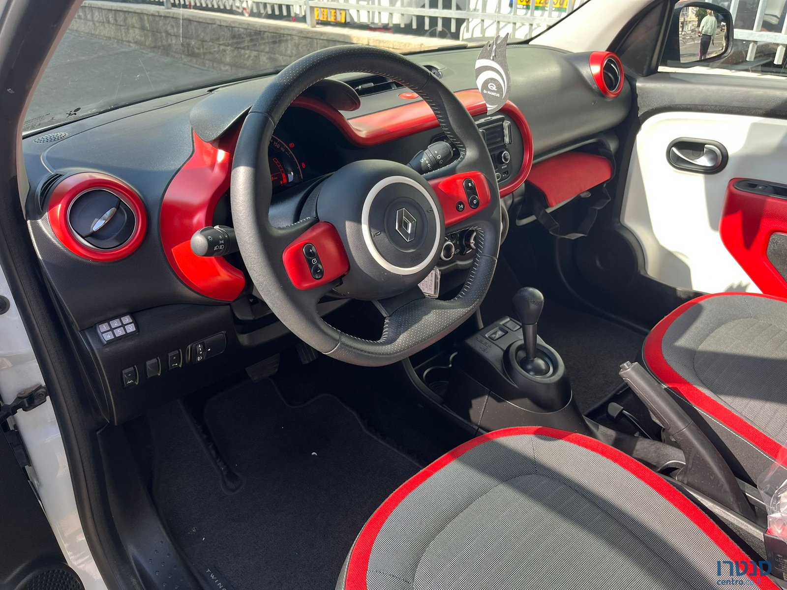 2017' Renault Twingo photo #2