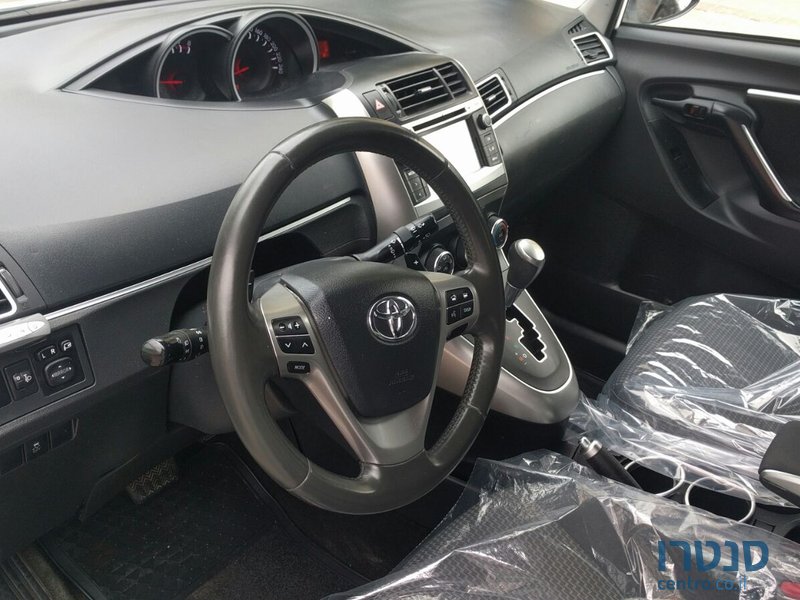 2014' Toyota Corolla photo #5