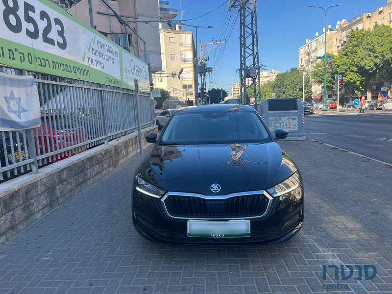 2021' Skoda Octavia photo #2