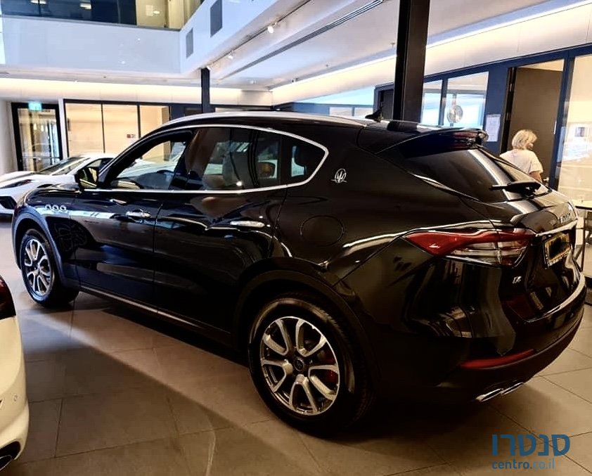 2021' Maserati Levante photo #3