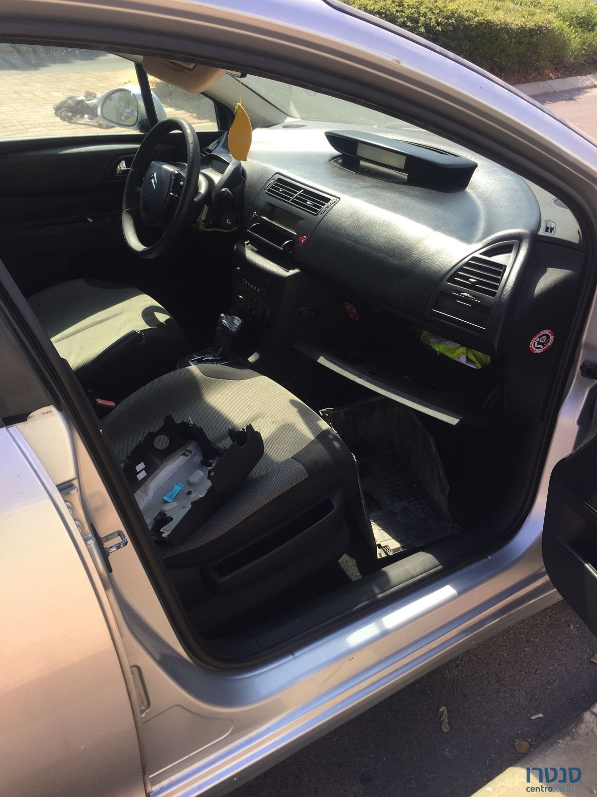 2008' Citroen C4 photo #3