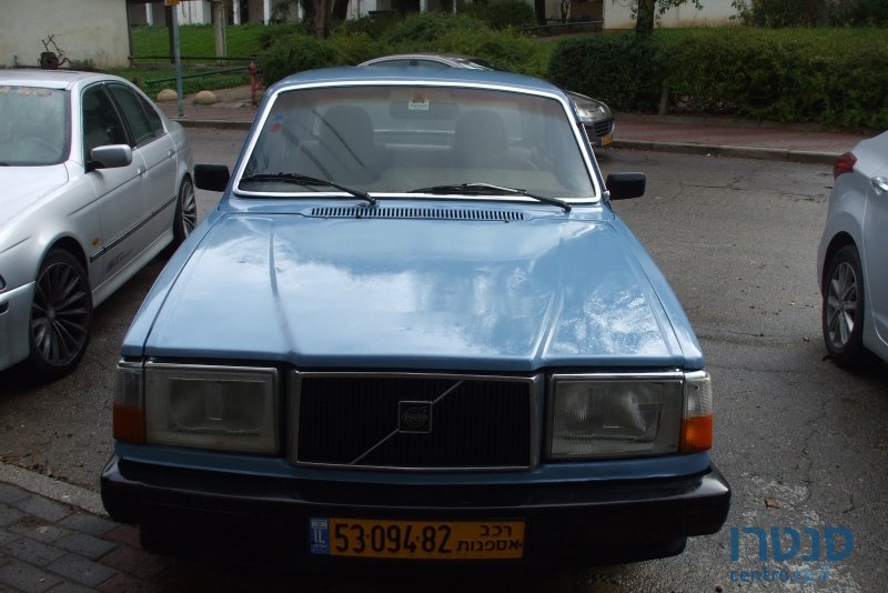 1982' Volvo 240 photo #1