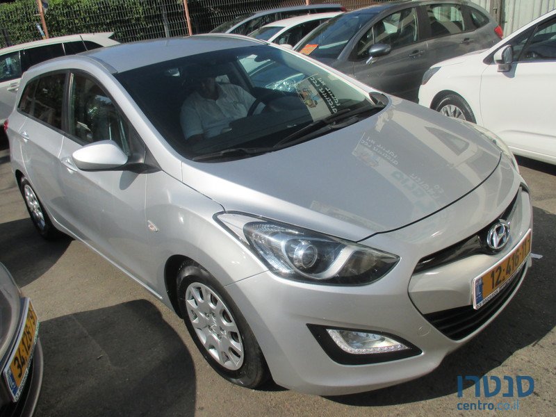 2012' Hyundai i30 photo #1