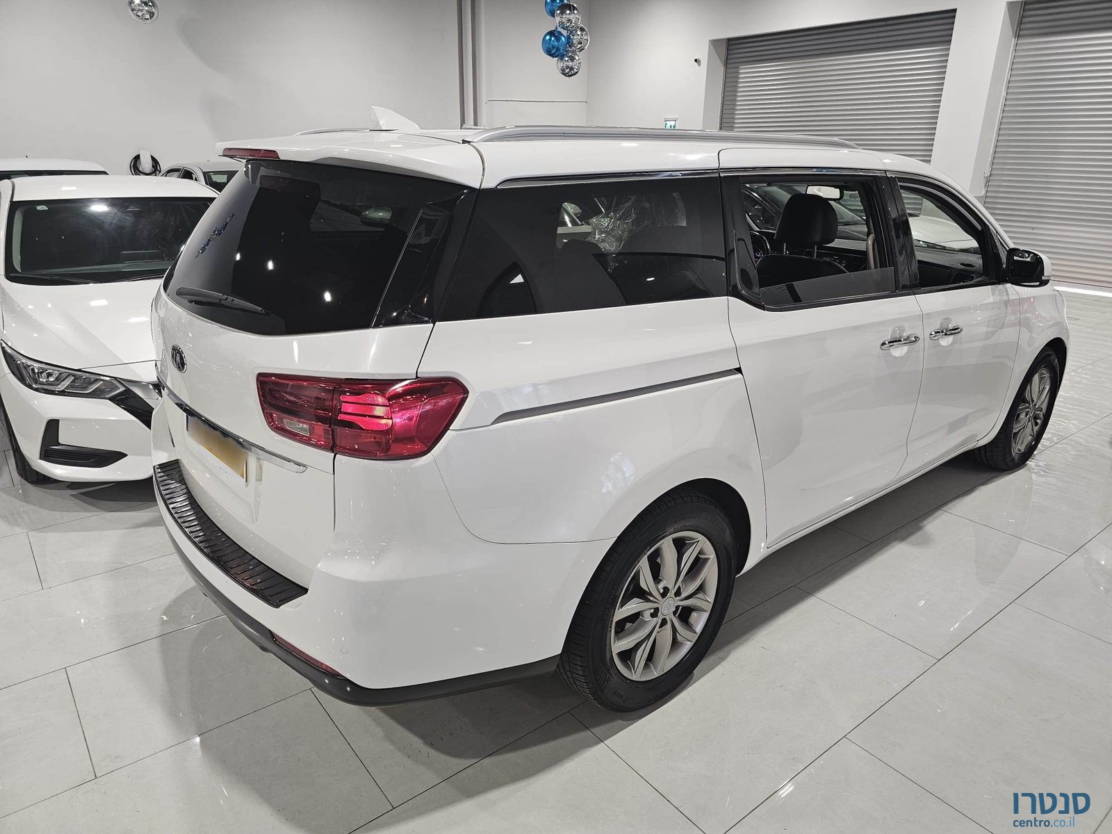 2019' Kia Carnival photo #3