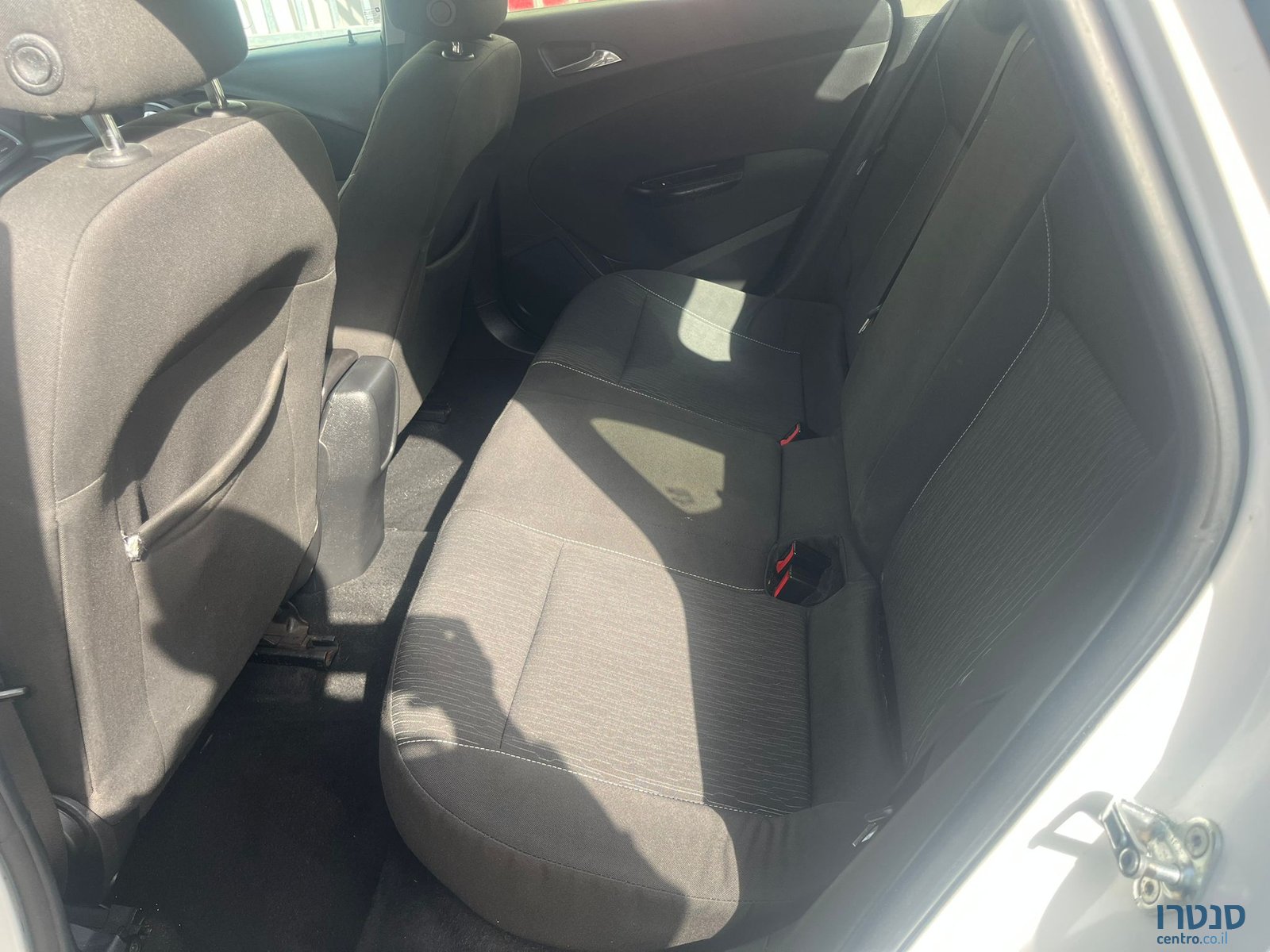 2014' Opel Astra photo #4