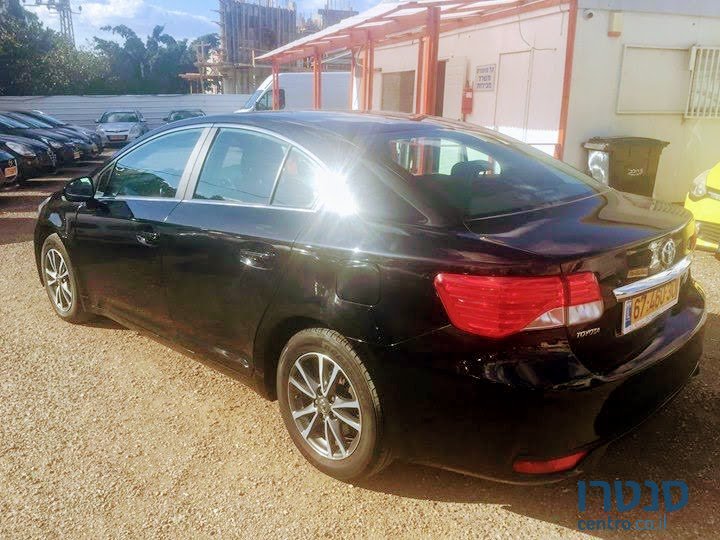 2014' Toyota Avensis photo #3