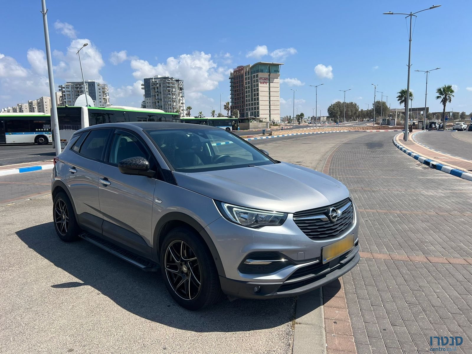 2018' Opel Crossland X photo #1