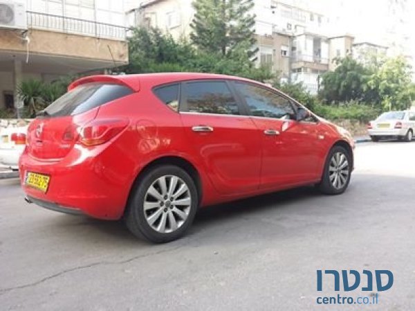 2011' Opel Astra photo #1