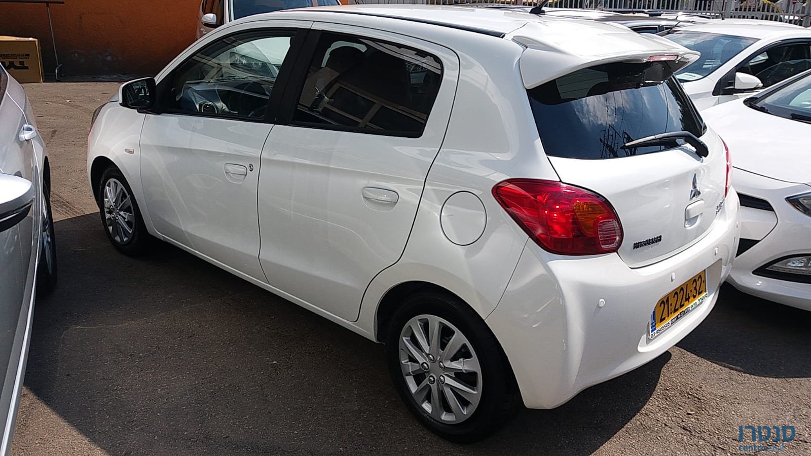 2013' Mitsubishi Space Star photo #2