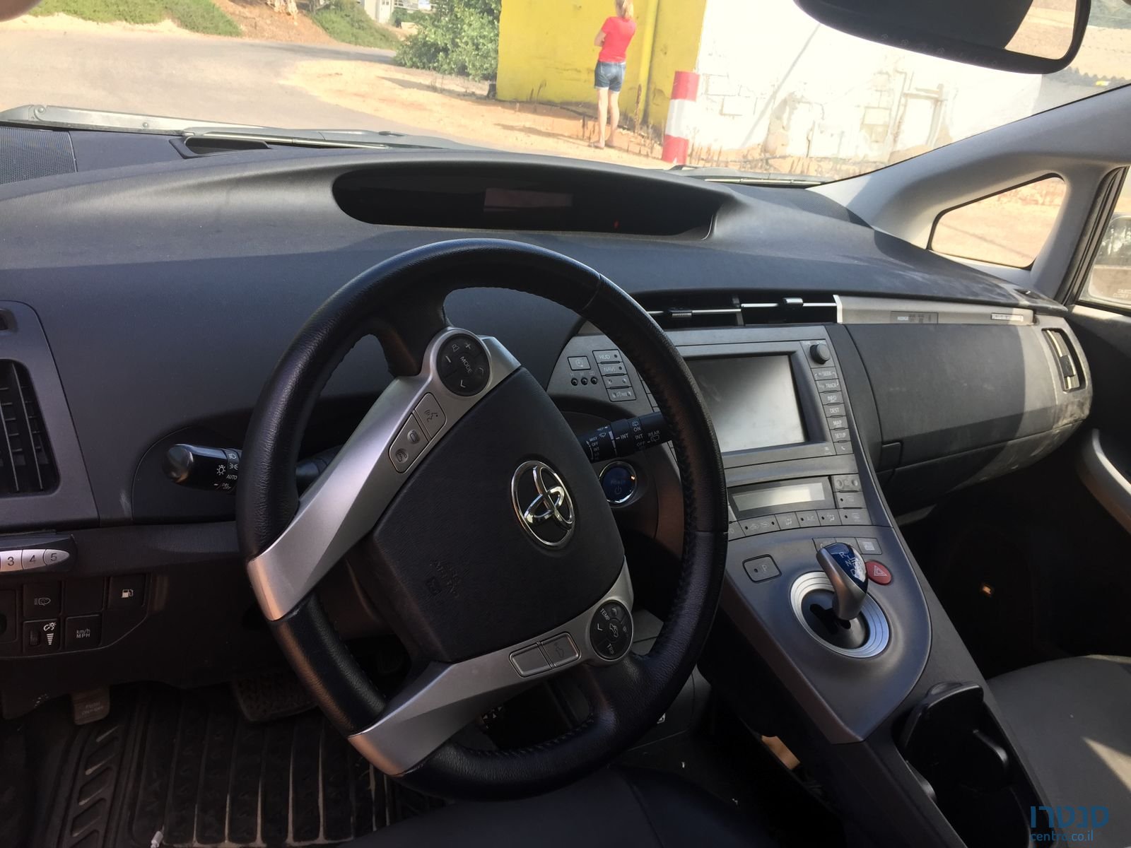 2012' Toyota Prius Plug-in Hybrid photo #3