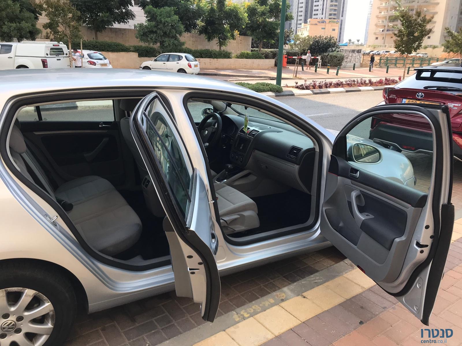 2006' Volkswagen Golf photo #7