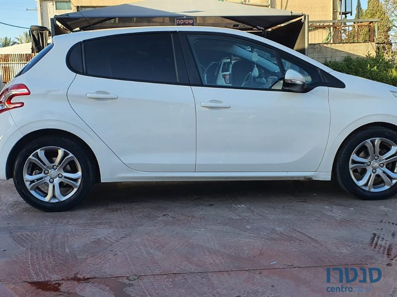 2015' Peugeot 208 photo #6