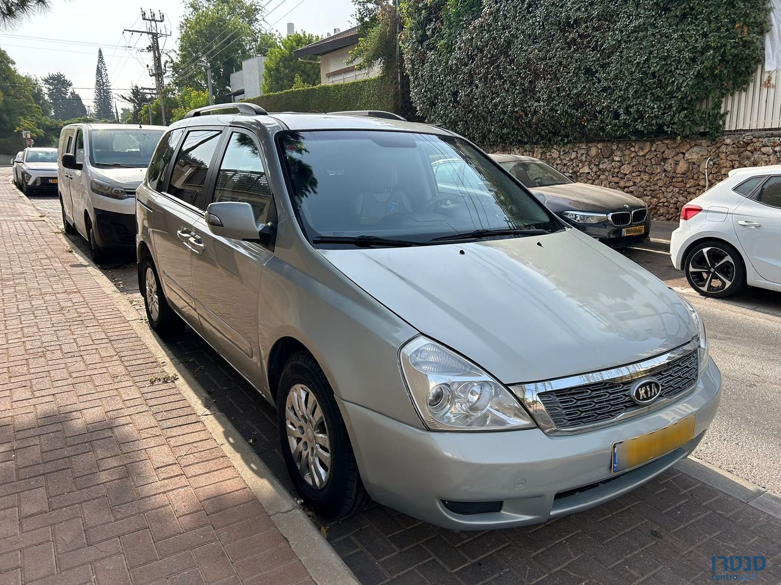 2012' Kia Carnival קיה קרניבל photo #1