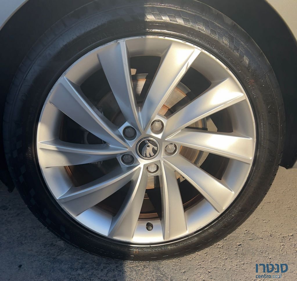 2017' Skoda Superb סקודה סופרב photo #3
