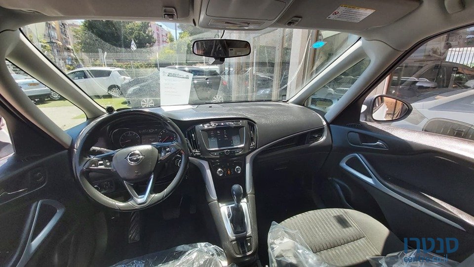 2017' Opel Zafira photo #3