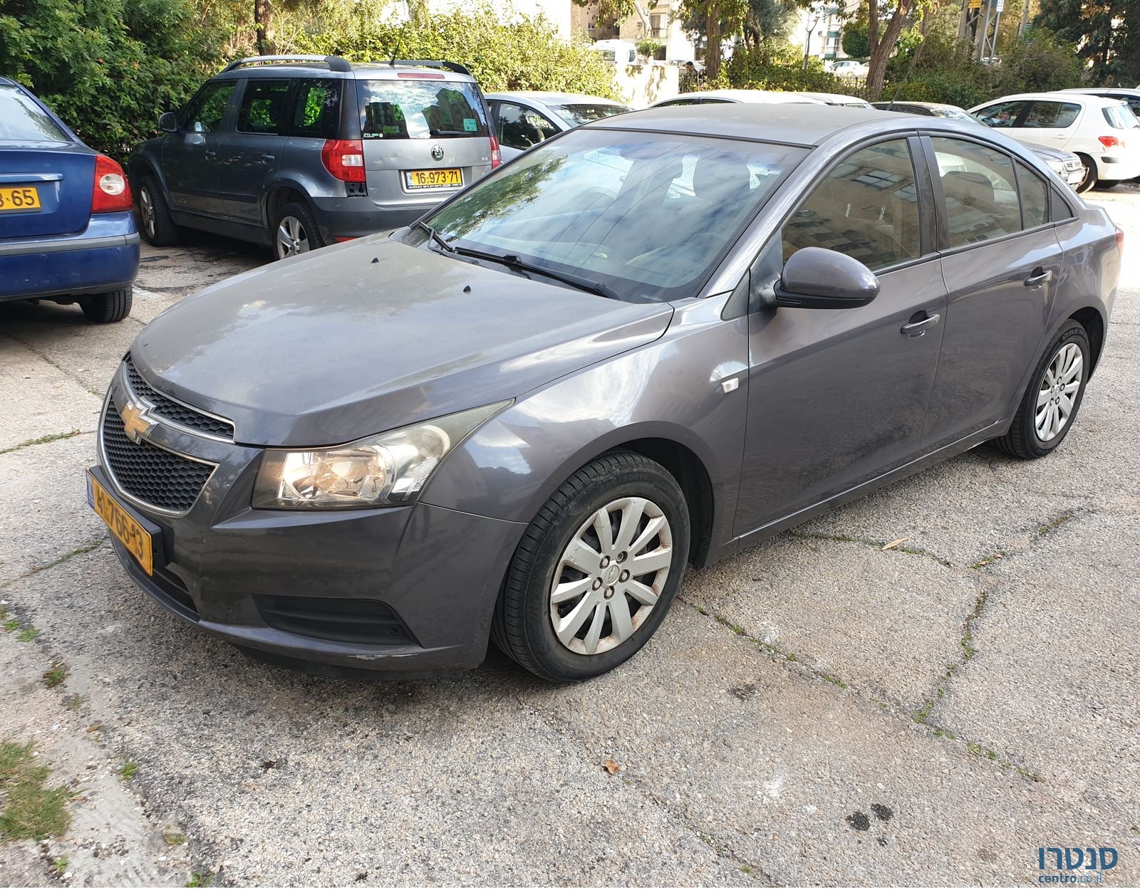 2011' Chevrolet Cruze photo #2