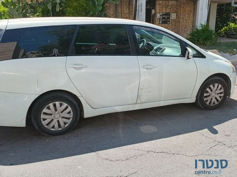 2011' Mitsubishi Grandis מיצובישי גרנדיס photo #1