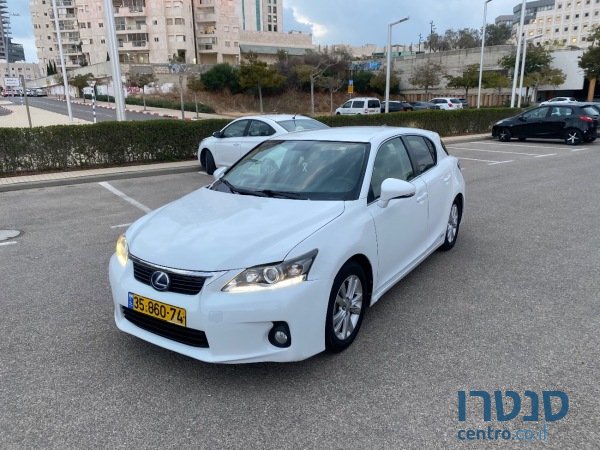2011' Lexus CT 280000 photo #1