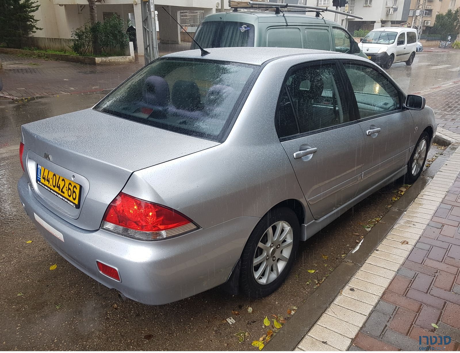 2009' Mitsubishi Lancer photo #3
