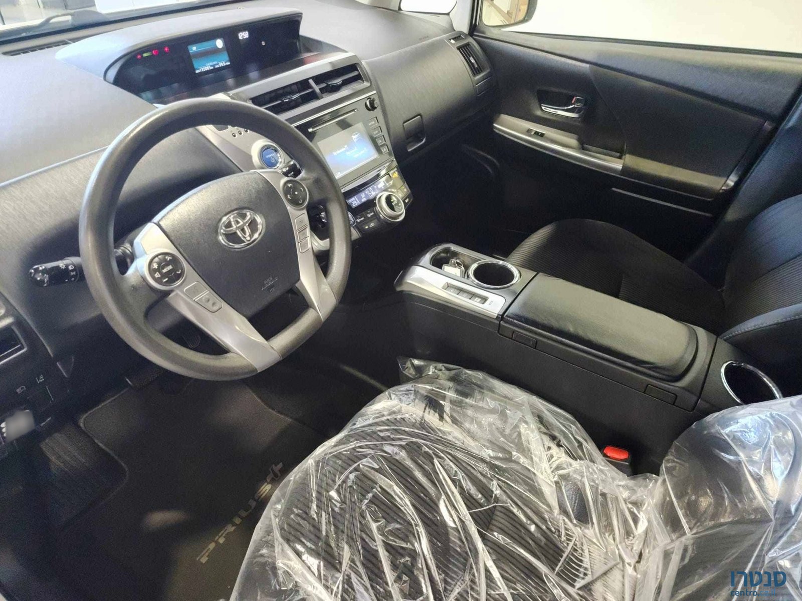 2021' Toyota Prius+ photo #5