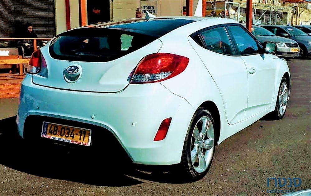 2013' Hyundai Veloster photo #3