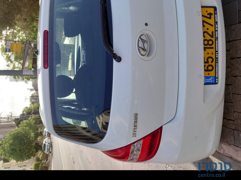 2011' Hyundai i20 יונדאי photo #3