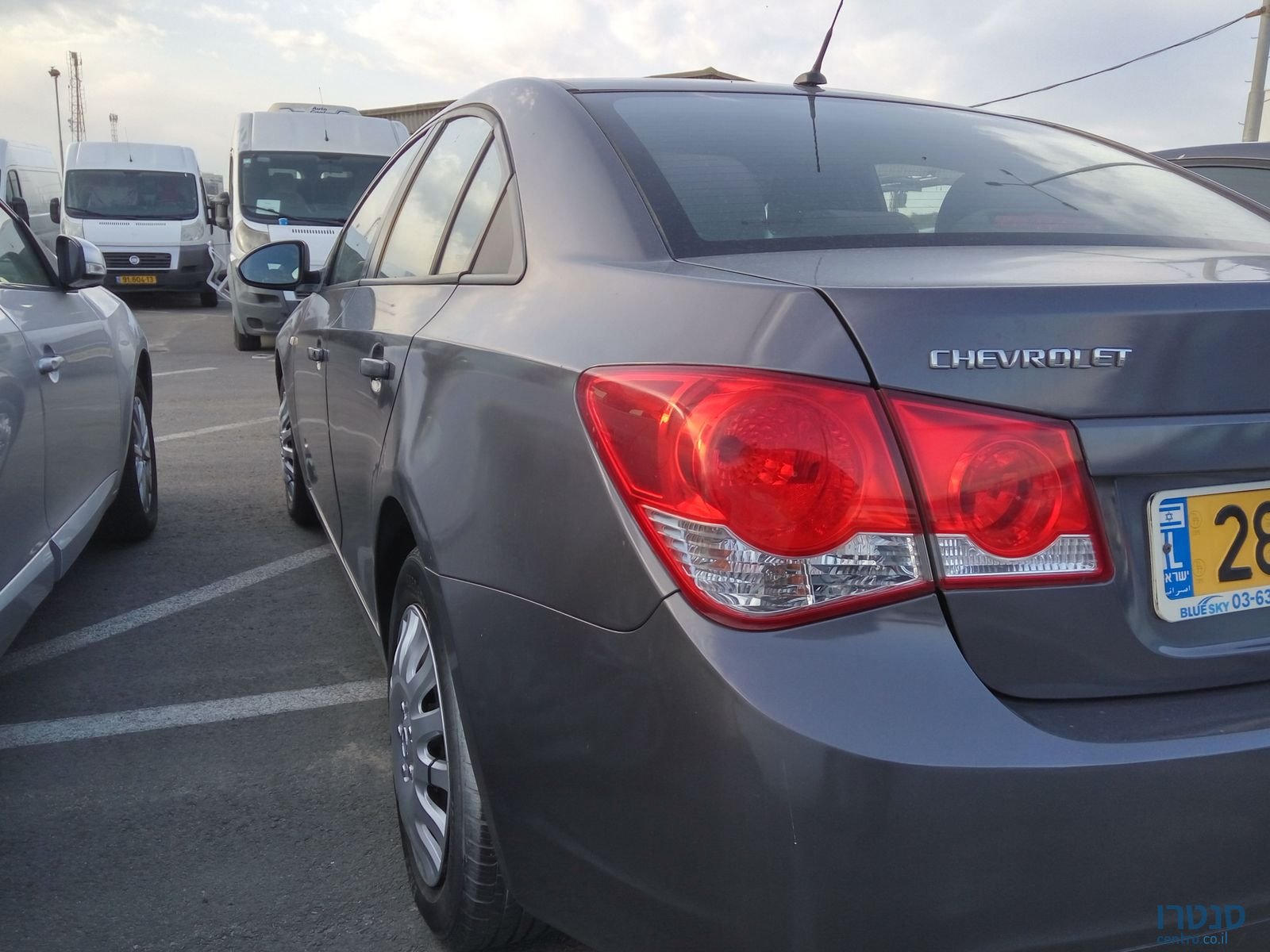 2011' Chevrolet Cruze LS photo #2