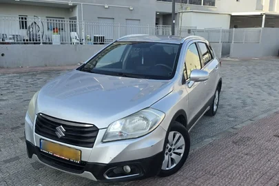 2013' Suzuki SX4 סוזוקי קרוסאובר