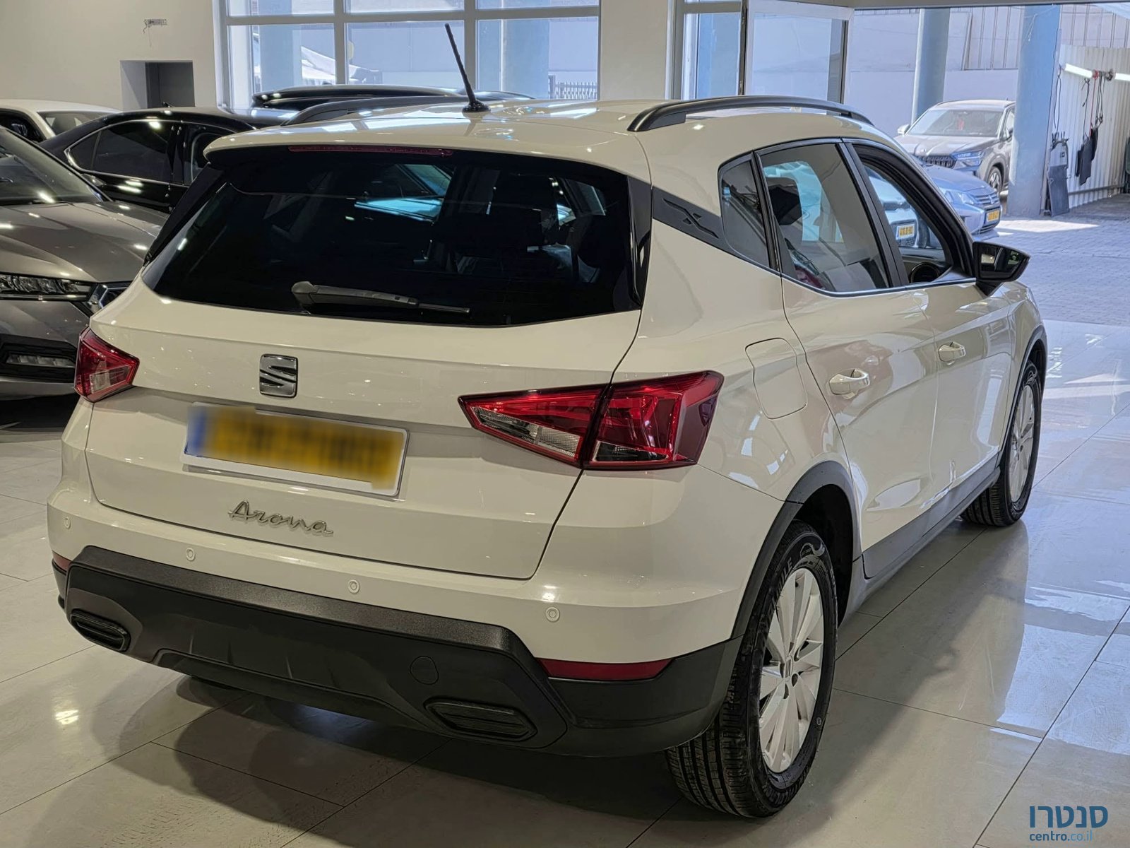 2023' SEAT Arona photo #3