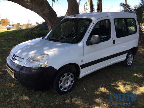 2009' Peugeot Partner photo #2