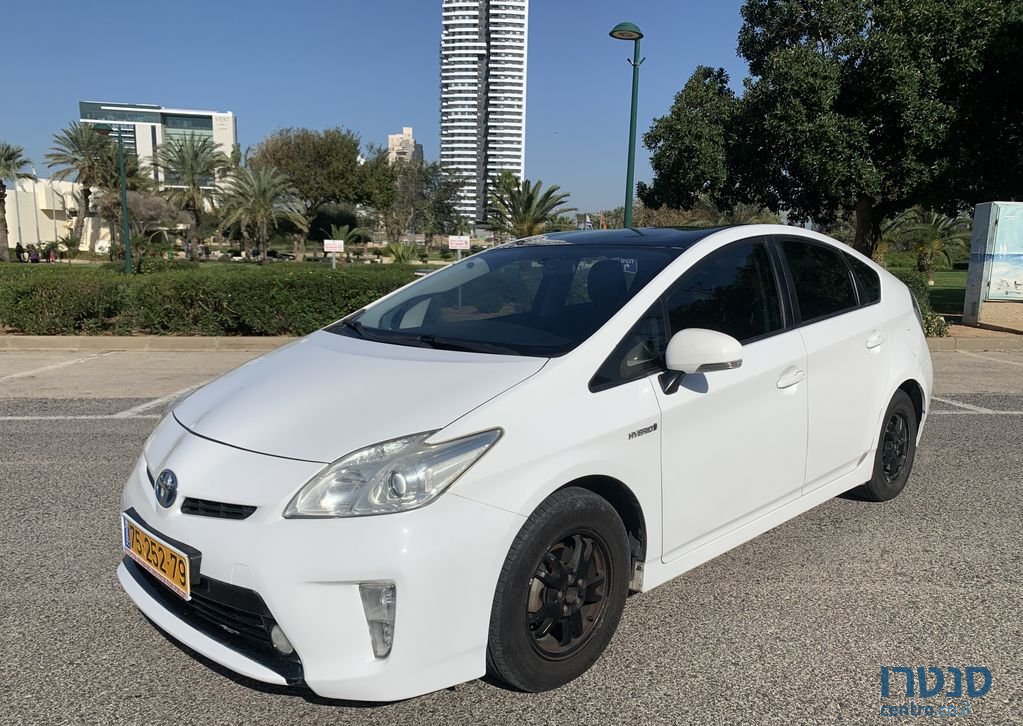 2012' Toyota Prius טויוטה פריוס photo #2