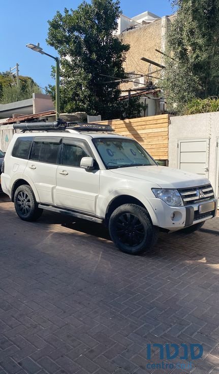 2011' Mitsubishi Pajero מיצובישי פג'רו photo #1